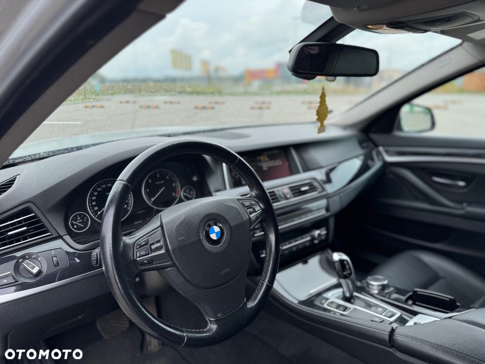 BMW Seria 5 525d Sport-Aut Luxury Line - 11