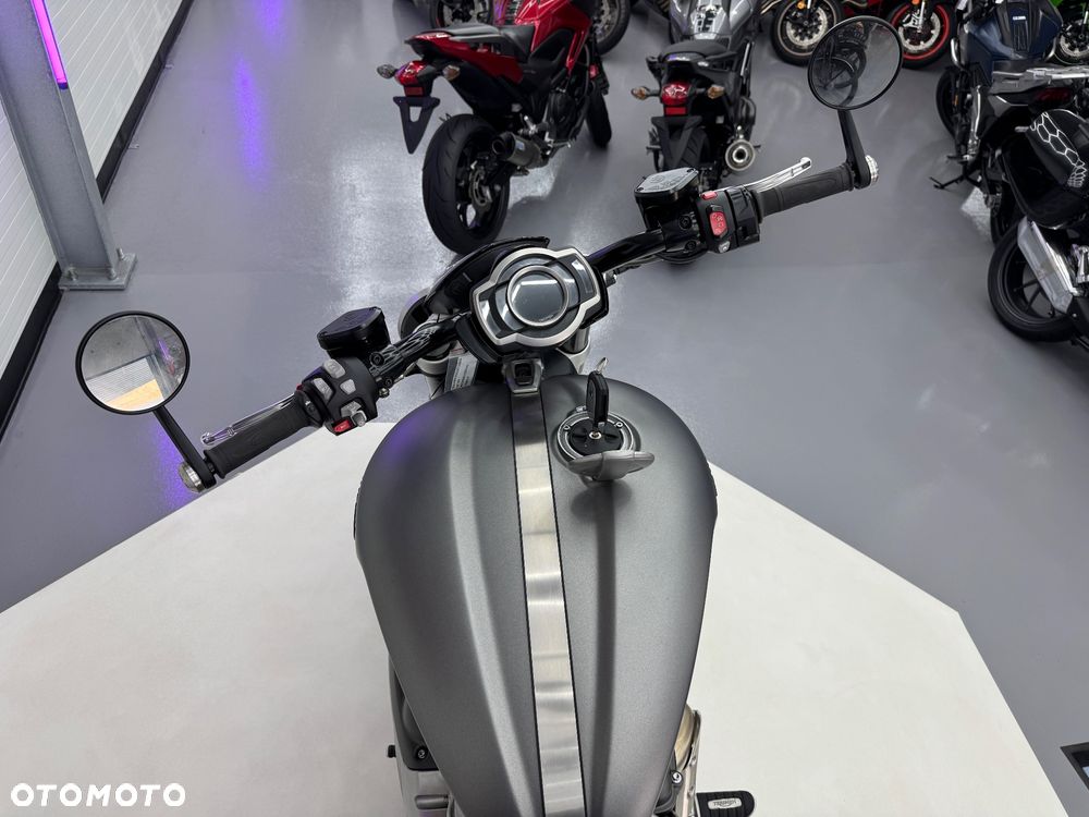 Triumph Rocket - 26