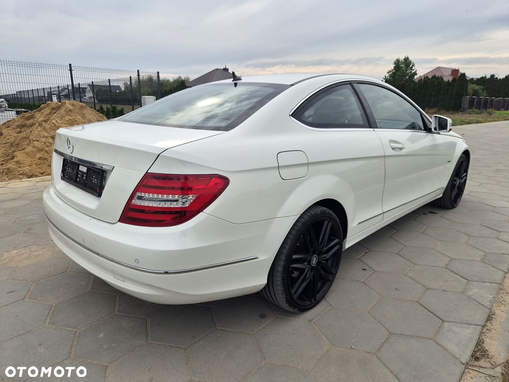 Mercedes-Benz C-Class 2011 photo 4