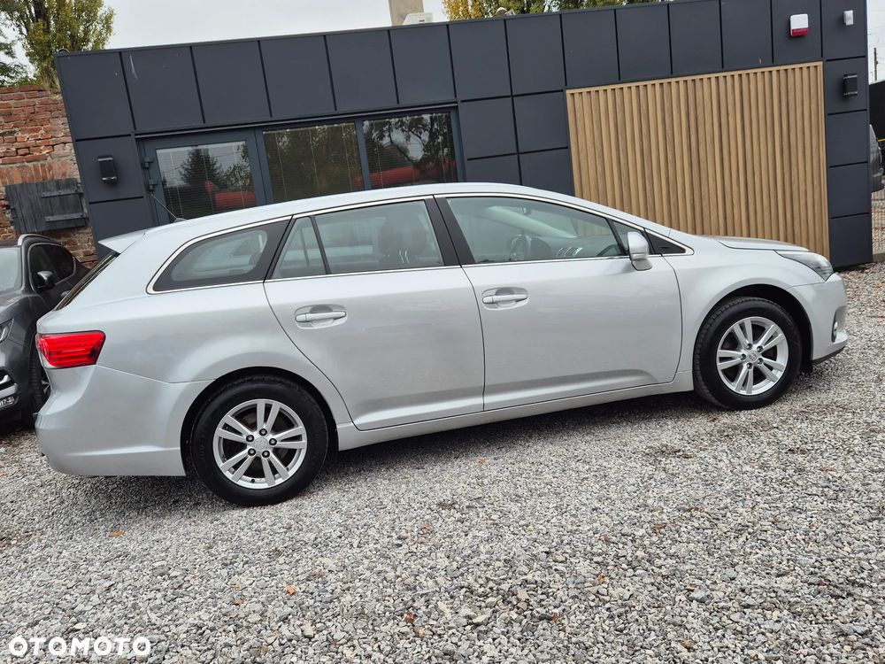 Toyota Avensis Touring Sports 1.8 Comfort - 13