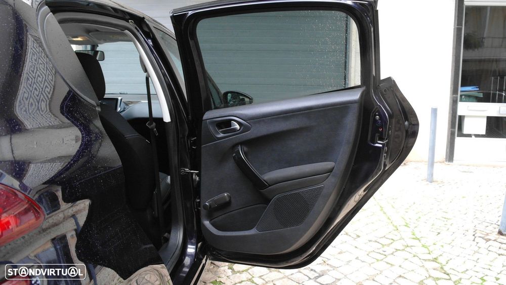 Peugeot 208 1.2 PureTech Active - 11