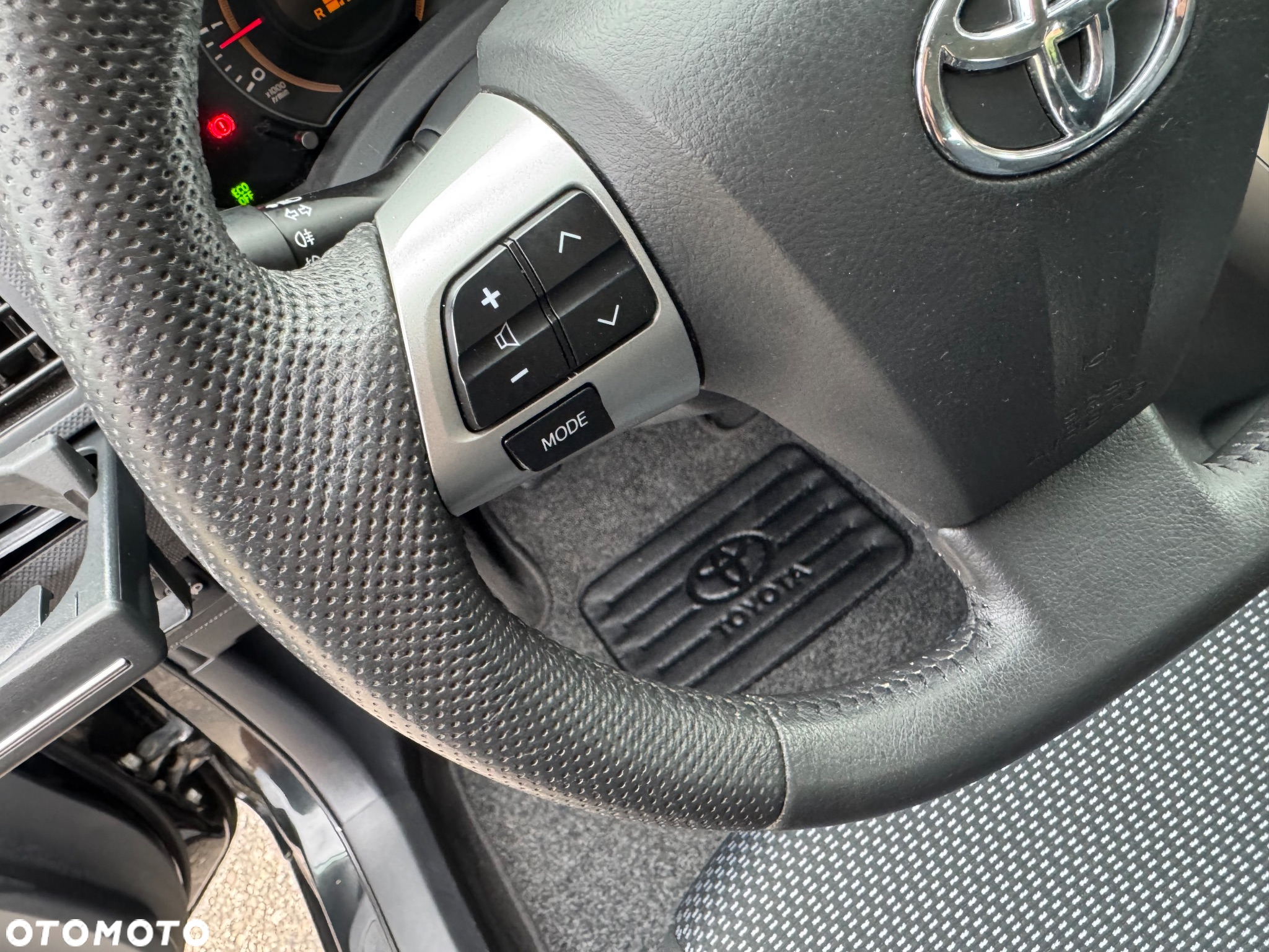 Toyota Auris 1.33 VVT-i Terra Start - 24