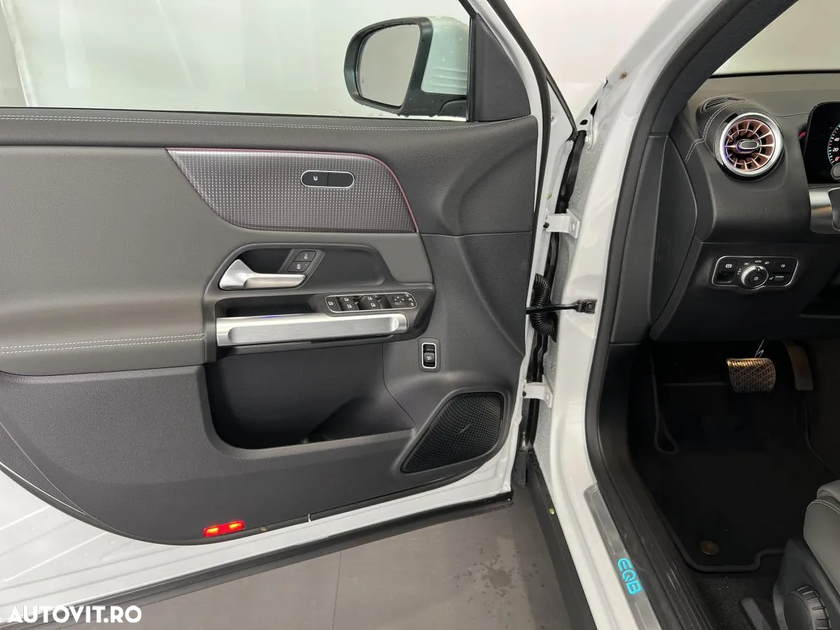 Mercedes-Benz EQB 300 4MATIC - 11