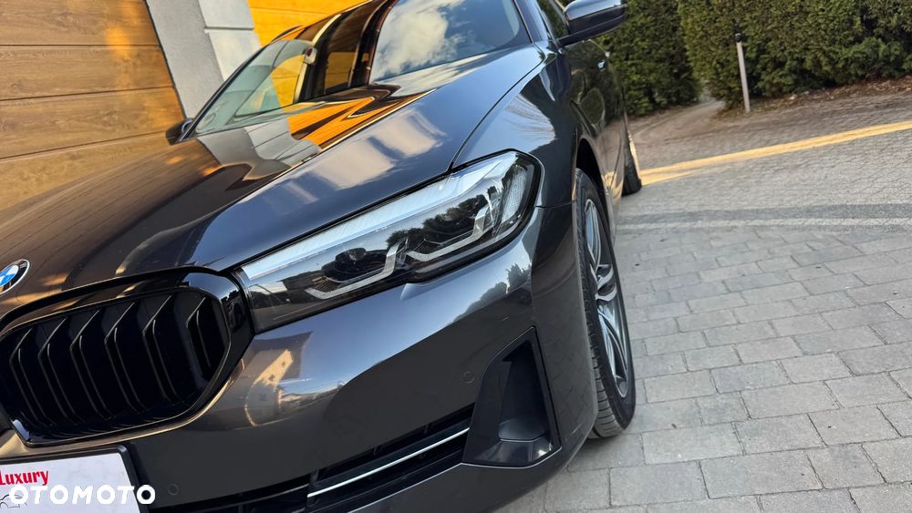 BMW Seria 5 520d Sport Line - 4