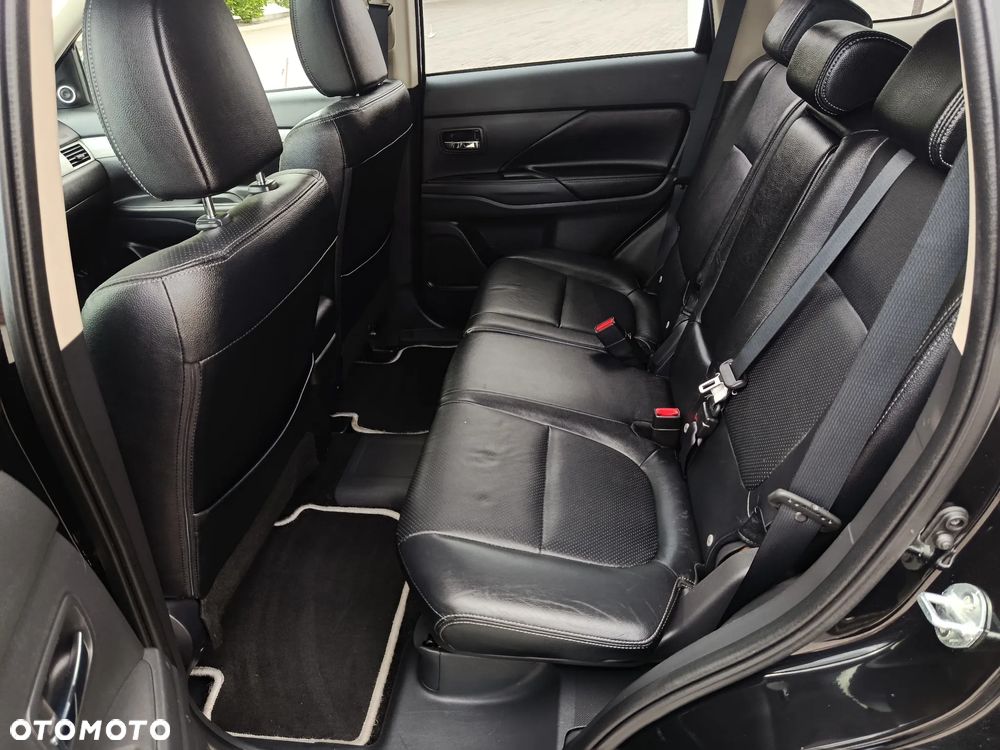 Mitsubishi Outlander 2.0 4WD Plus - 24