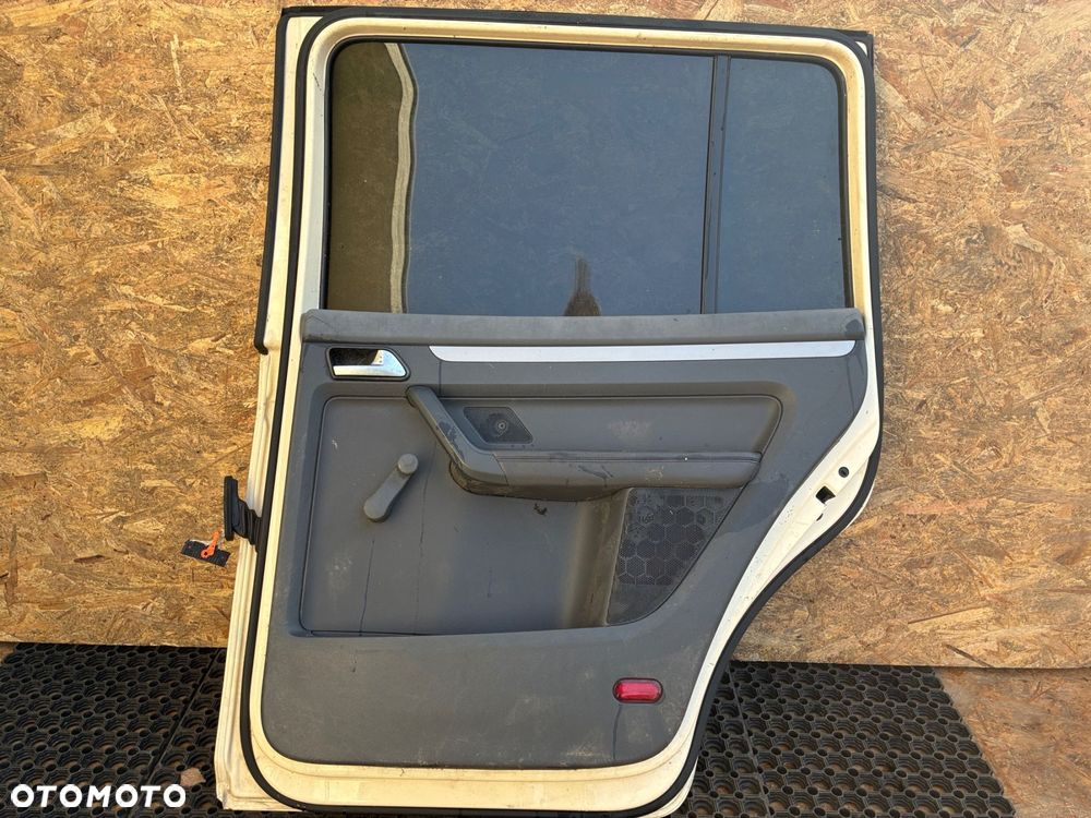VW TOURAN MK1 LIFT DRZWI TYŁ TYLNIE  PRAWE PRAWY - 9