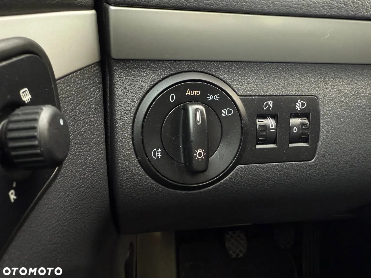 Volkswagen Touran 1.6 TDI DPF BlueMot Comfortline - 18