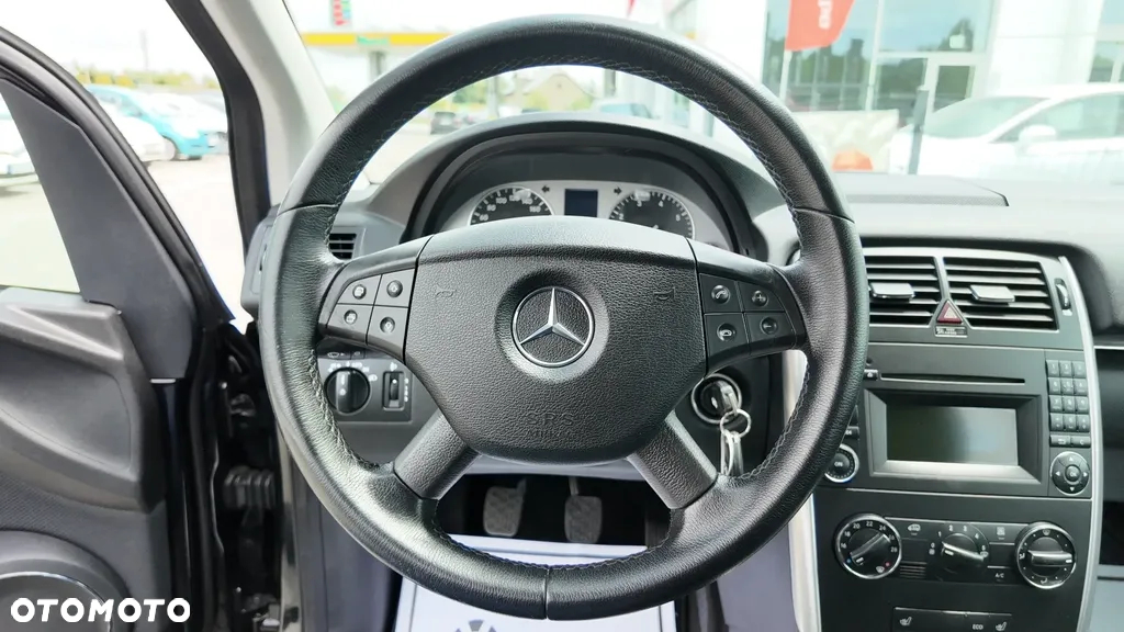 Mercedes-Benz Klasa B 180 BlueEffICIENCY - 24