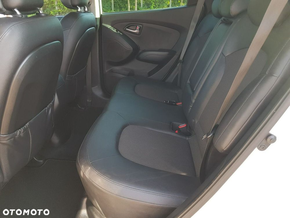 Hyundai ix35 2.0 CRDi 4WD Fifa World Cup Gold Edition - 11