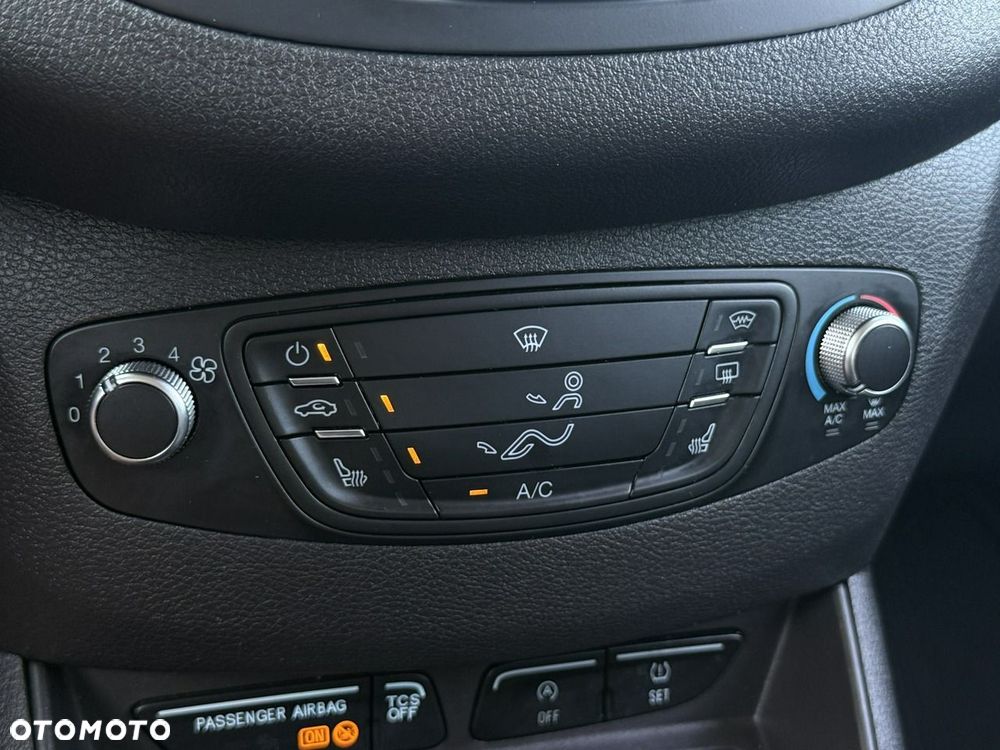 Ford Tourneo Courier - 22