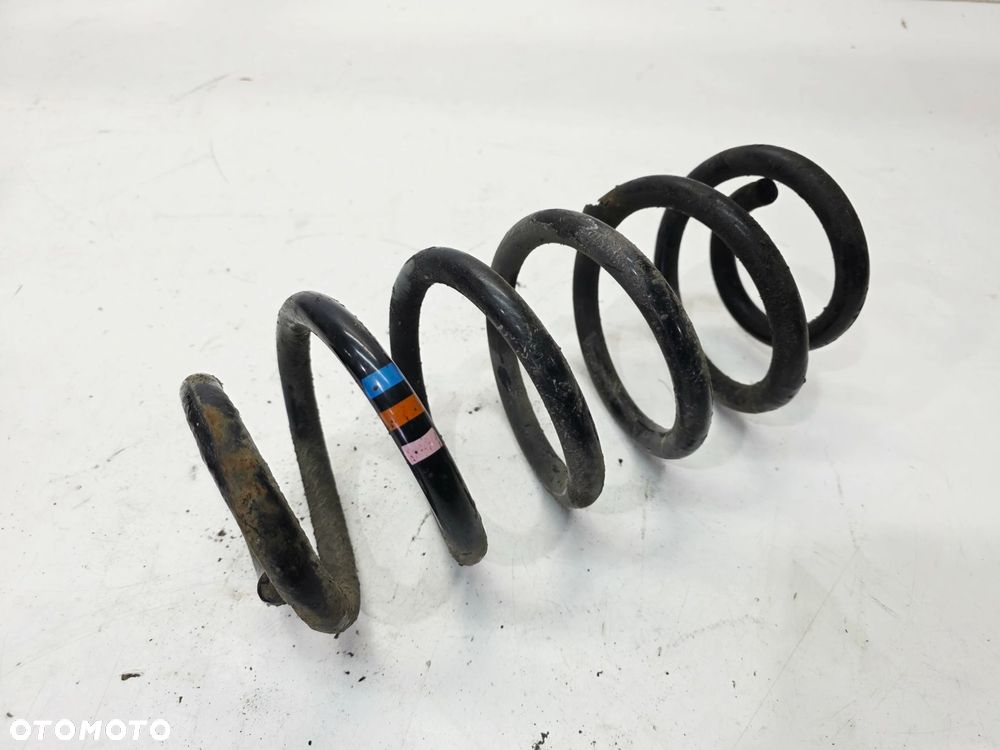 SPRĘŻYNA PRZÓD PRZEDNIA LEWA LUB PRAWA AUDI A4 B6 B7 300MM X 15MM - 1