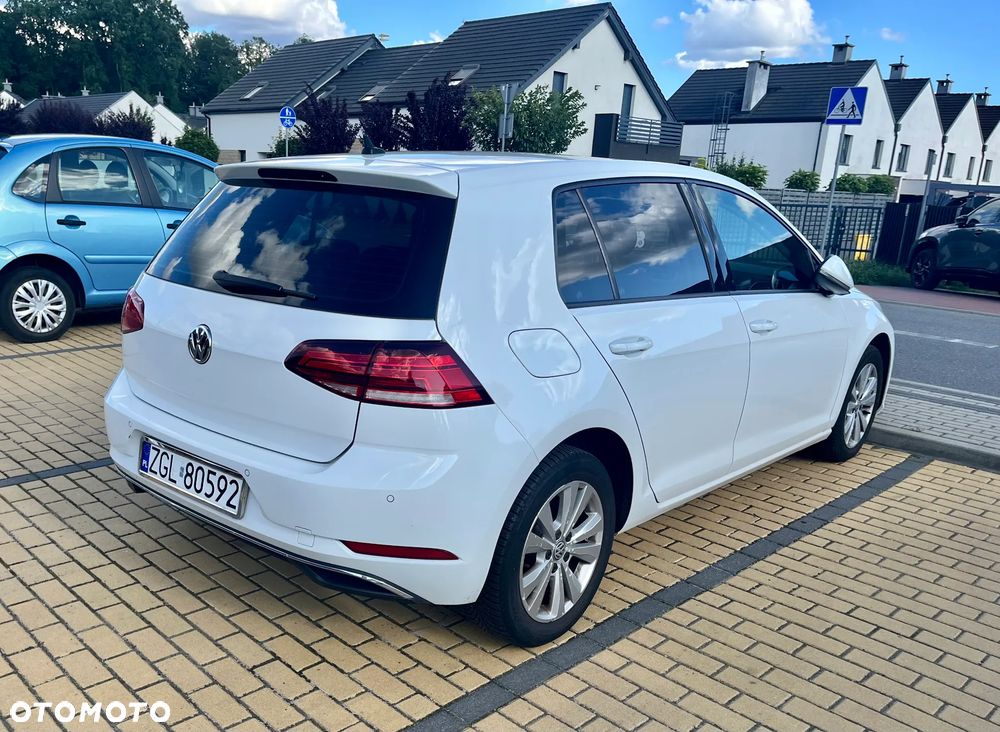 Volkswagen Golf - 6