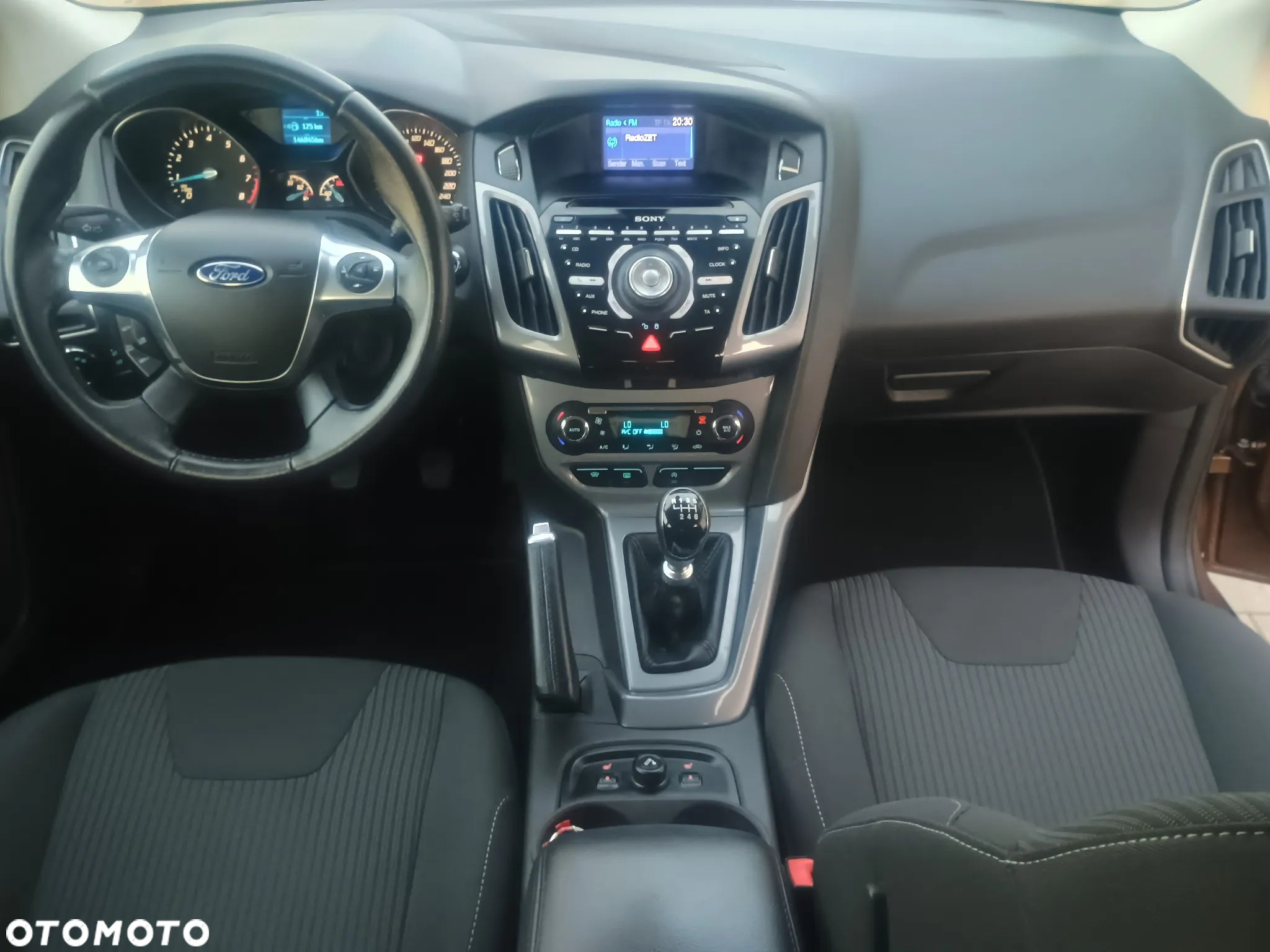 Ford Focus 1.6 EcoBoost Gold X (Trend) - 26