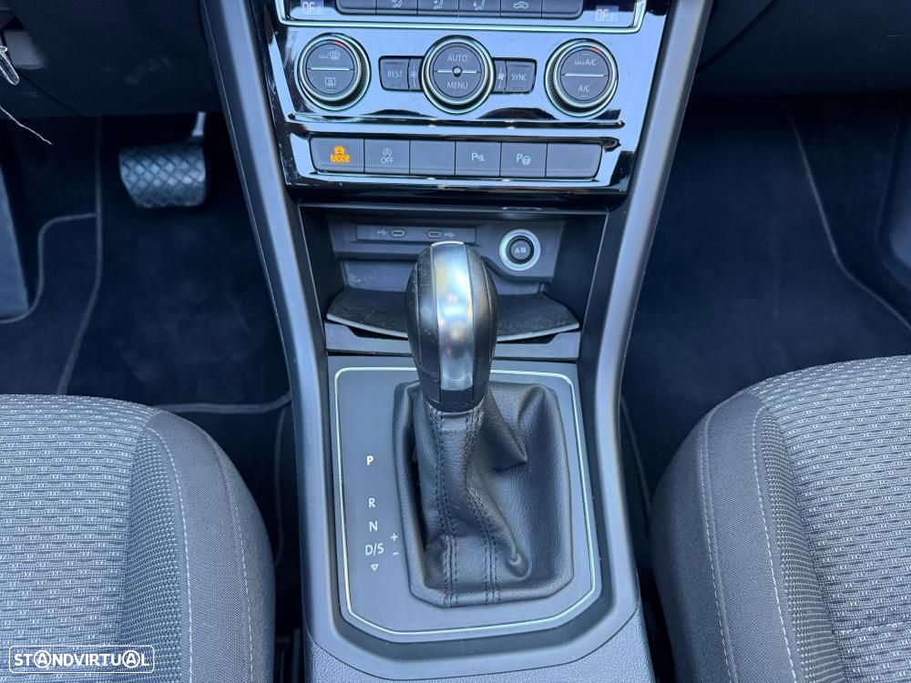 VW Touran 2.0 TDI Highline DSG - 13
