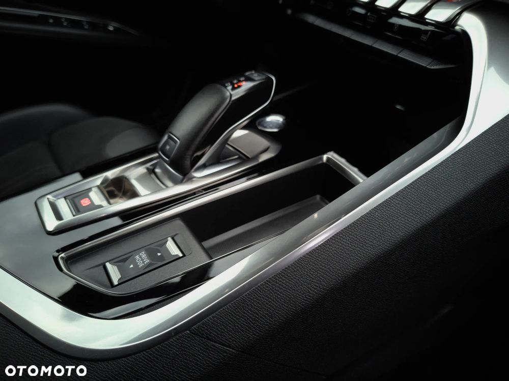 Peugeot 3008 PureTech 180 Stop & Start GPF EAT8 GT - 24