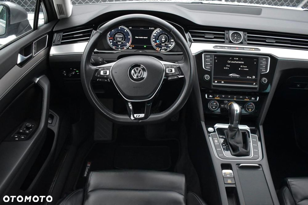Volkswagen Passat 2.0 TDI DSG BlueMotion Technology R-Line - 16