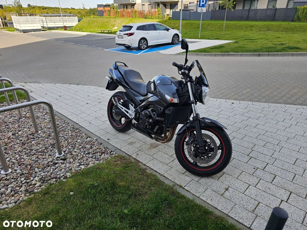 Suzuki GSR - 2
