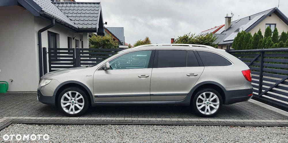 Skoda Superb 2.0 TDI 4x4 DSG Elegance - 3