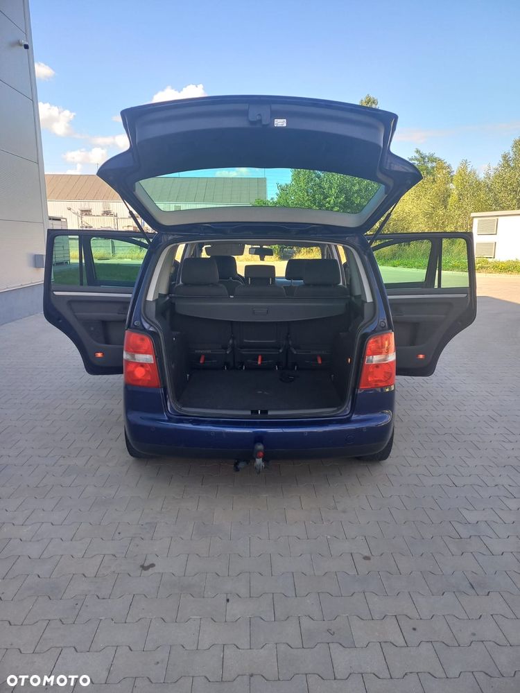 Volkswagen Touran - 23