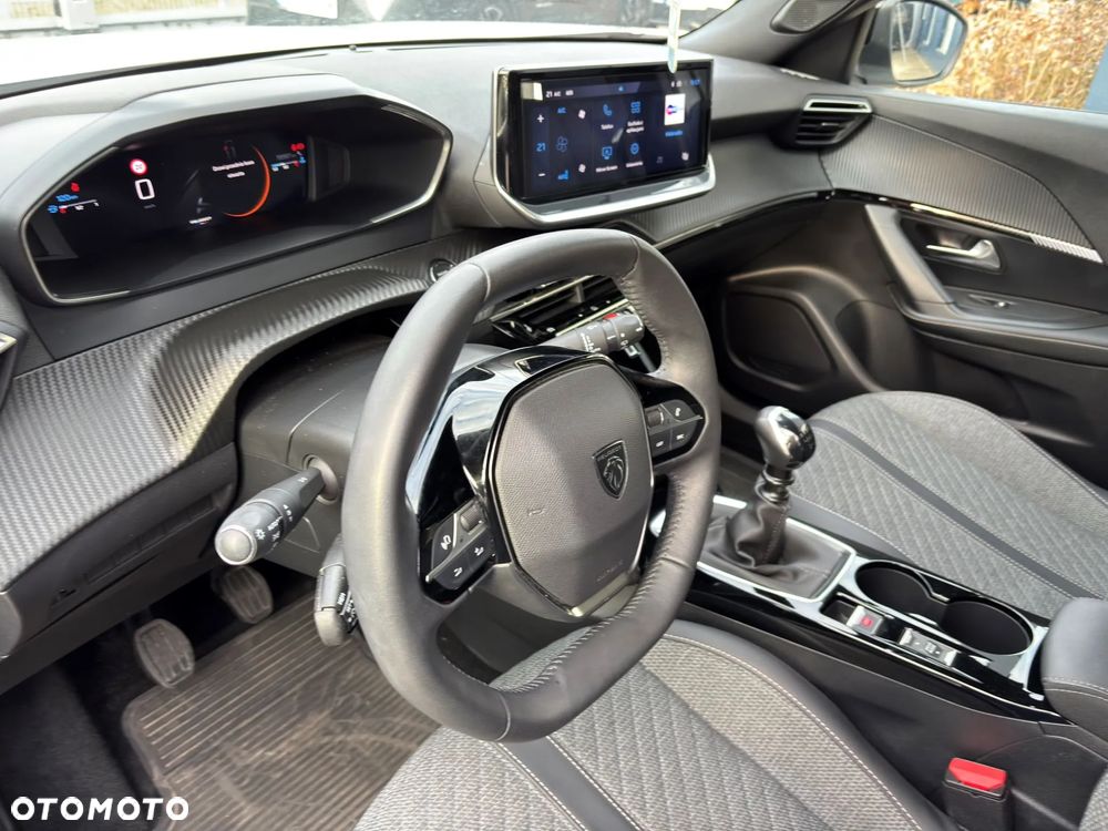Peugeot 2008 PureTech 100 Allure S&S BVM6 - 11