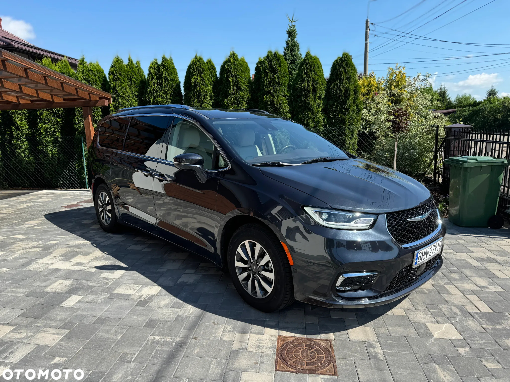 Chrysler Pacifica - 2