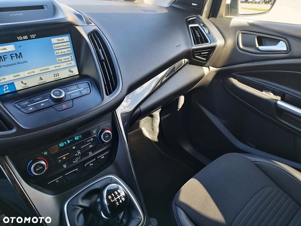 Ford Kuga 1.5 EcoBoost 2x4 Titanium - 38