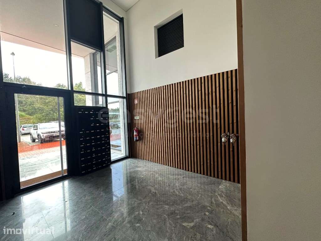 Apartamento T1 , com garagem, localizado na Quinta da Portela, em C... - Grande imagem: 2/16