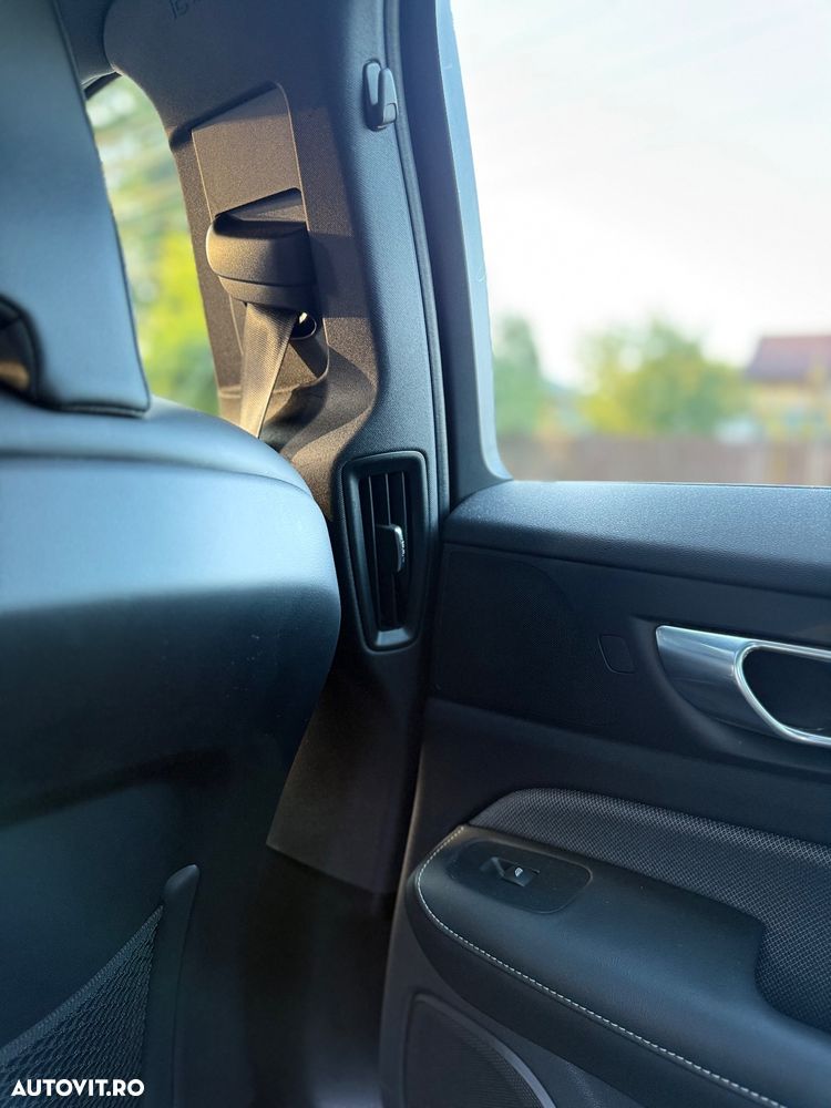 Volvo S60 B5 MHEV AT AWD Ultimate Dark - 12