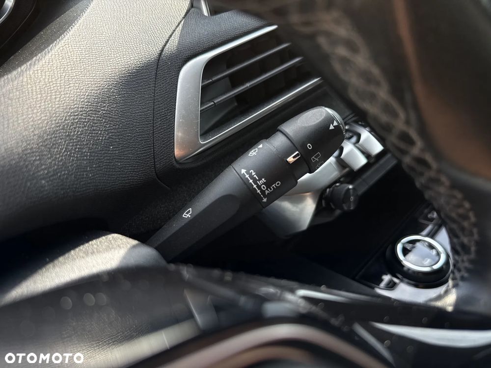 Nissan Qashqai 1.3 DIG-T mHEV N-Connecta Xtronic - 33