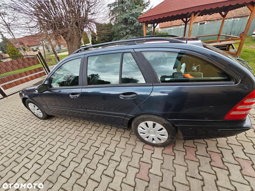 Mercedes-Benz C-Class 2003 photo 2