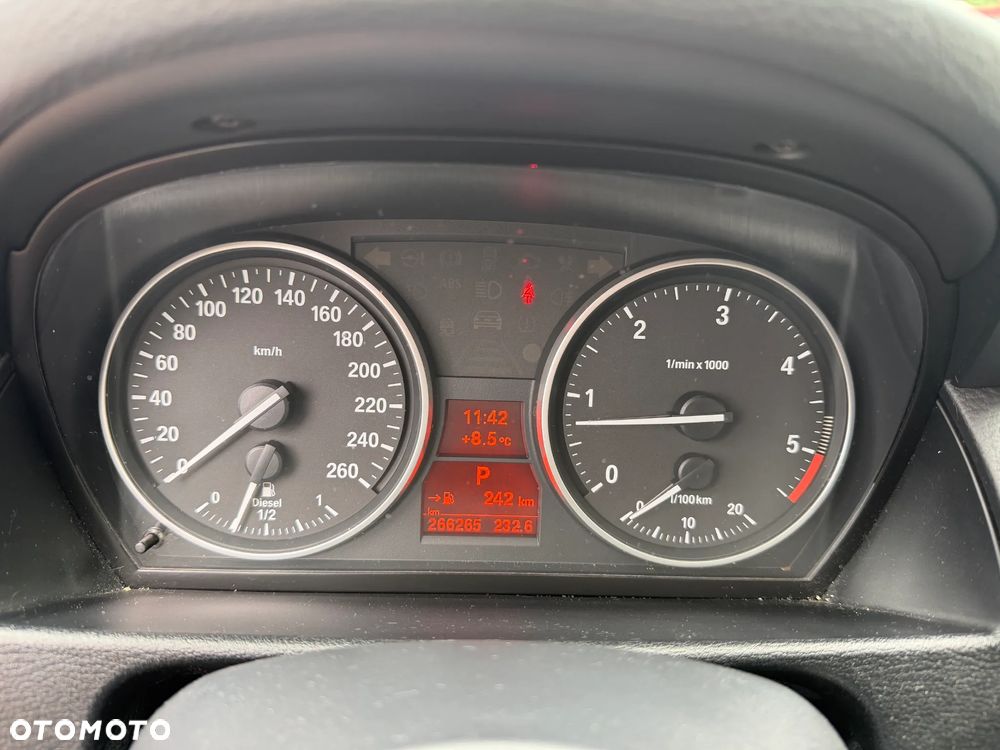BMW X1 sDrive18d - 11