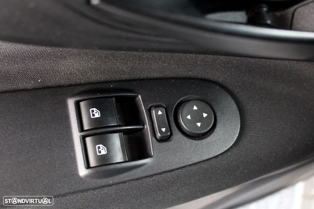 Fiat Punto 1.3 M-Jet Lounge S&S - 15