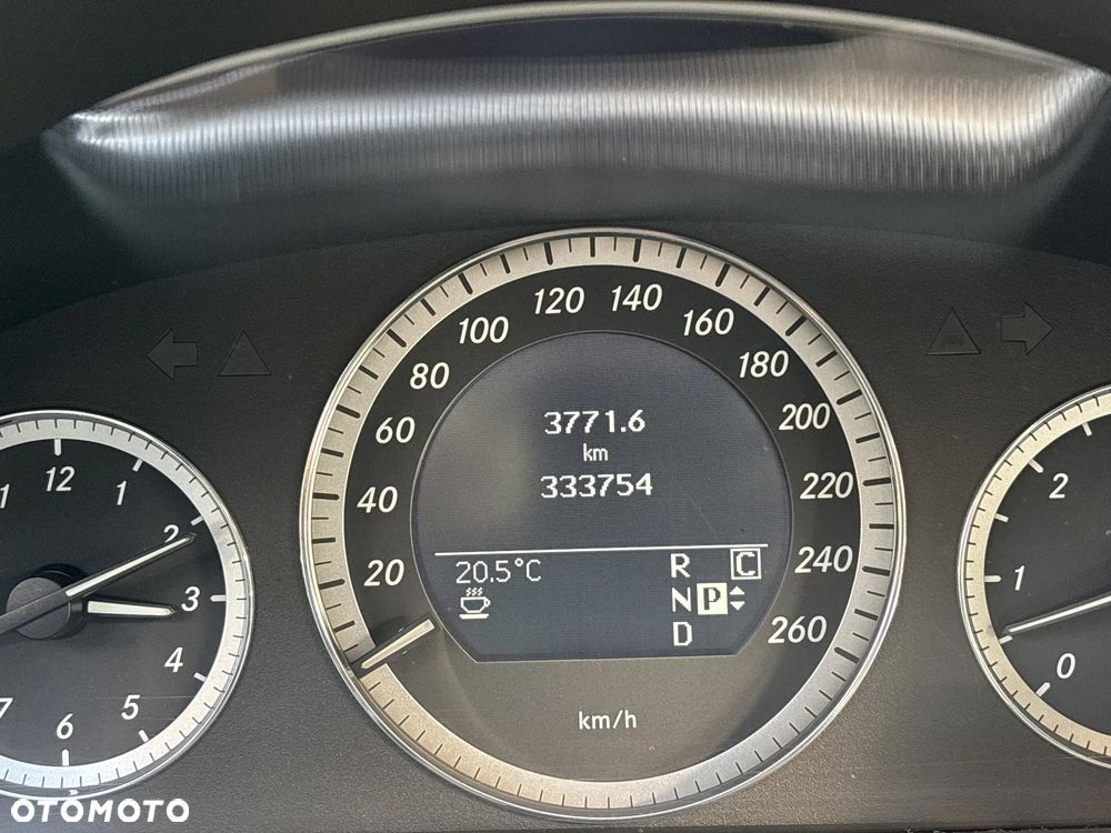 Mercedes-Benz Klasa E 350 CDI 4-Matic BlueEff - 26