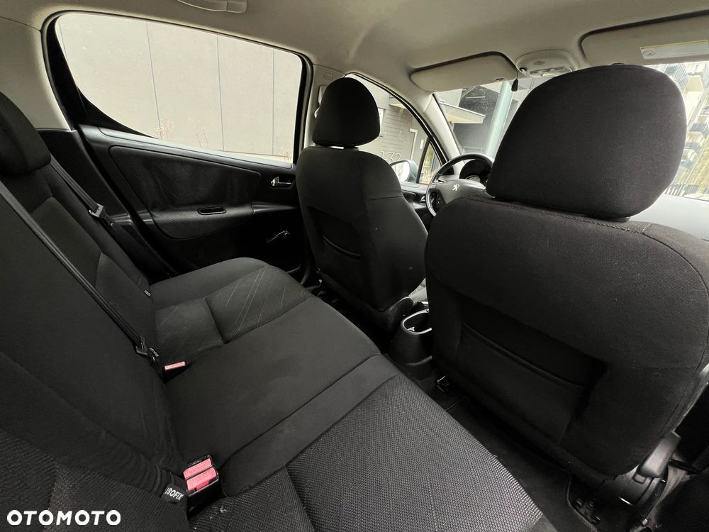 Peugeot 207 - 8