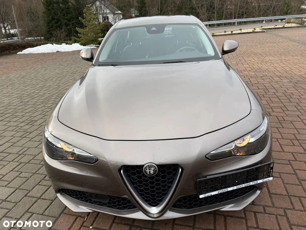 Alfa Romeo Giulia 2.2 - 10