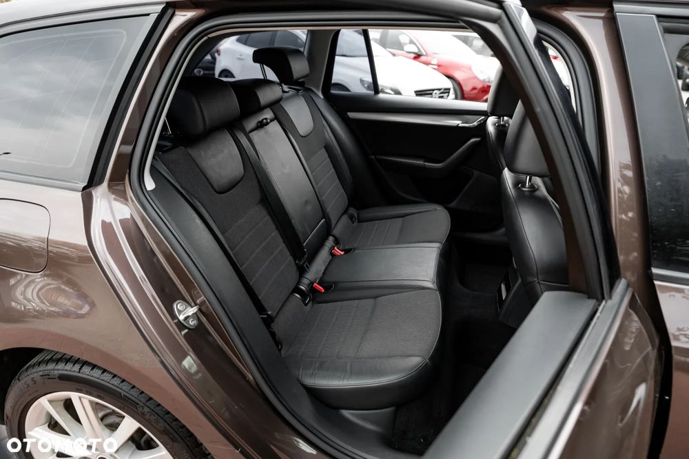 Skoda Octavia 2.0 TDI 4x4 Elegance DSG - 22