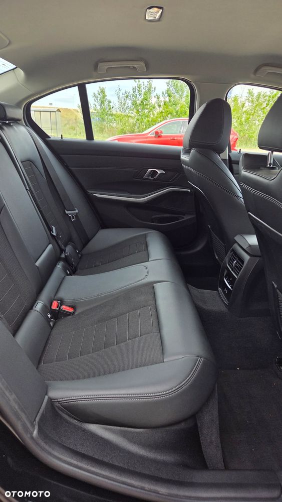 BMW Seria 3 330i - 21