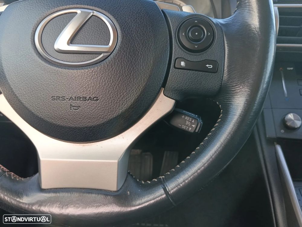 Lexus IS 300H Executive - 12