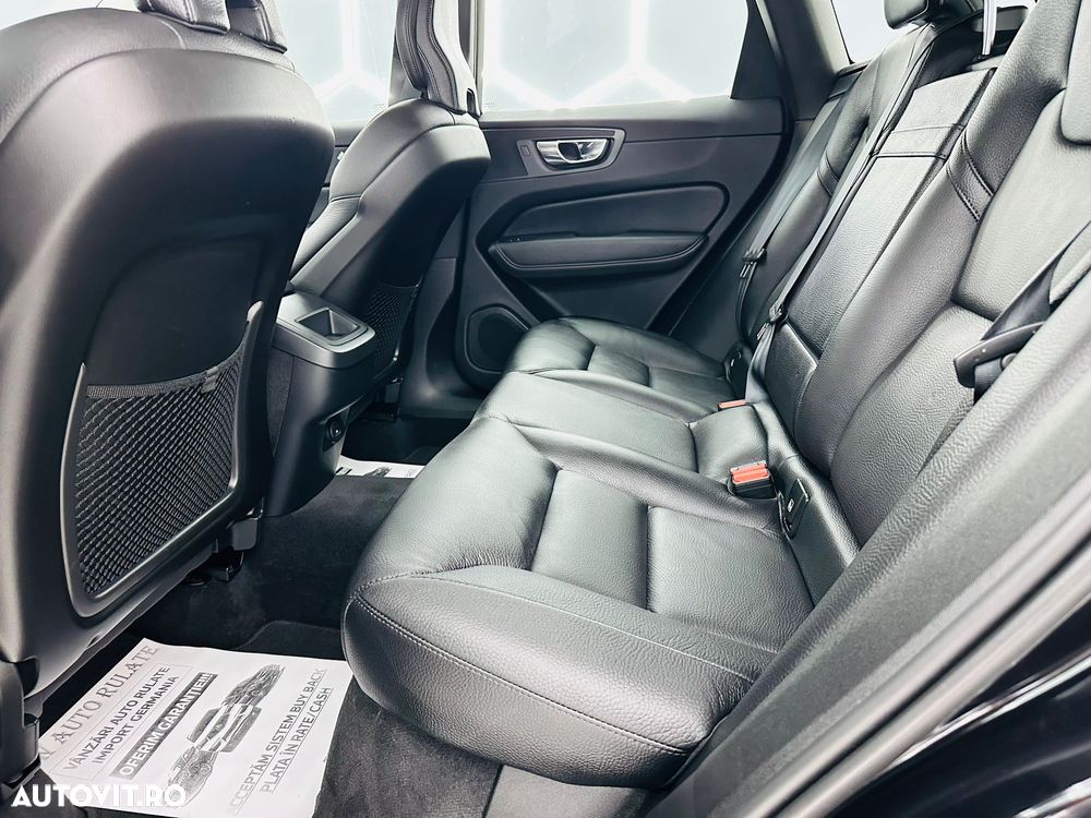 Volvo XC 60 B4 MHEV AT8 FWD Momentum Pro - 16