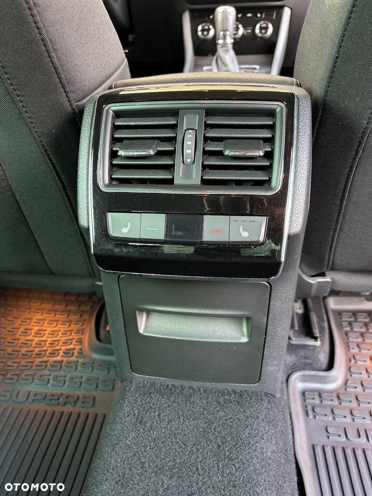 Skoda Superb 2.0 TDI SCR Style DSG - 10