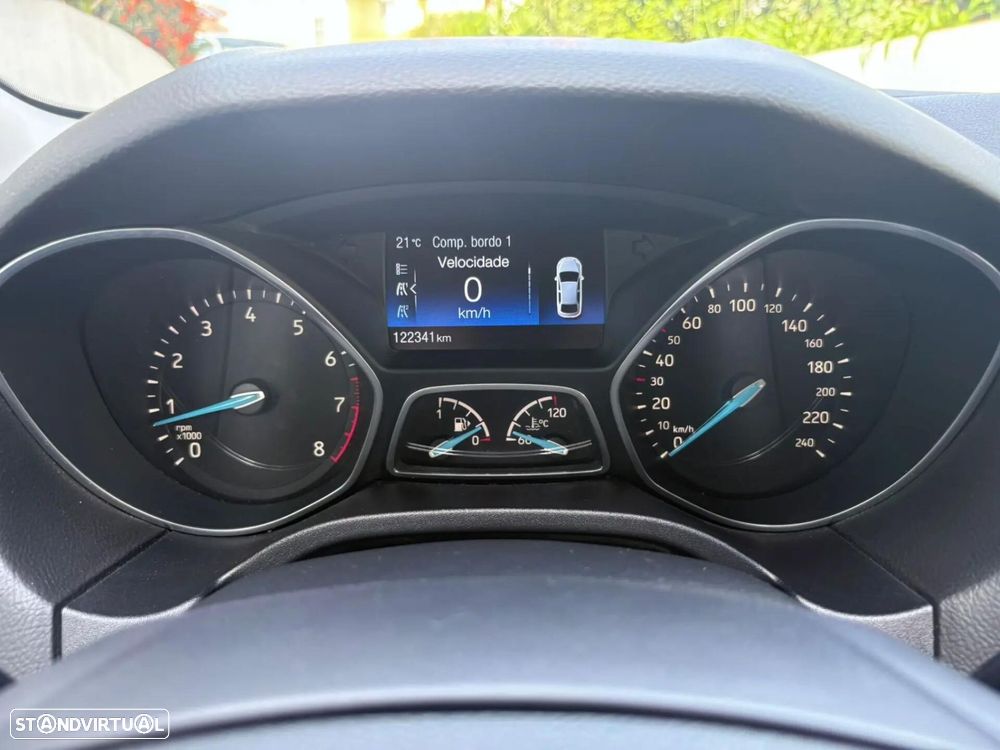 Ford Focus 1.0 EcoBoost S&S COOL&CONNECT DESIGN - 42