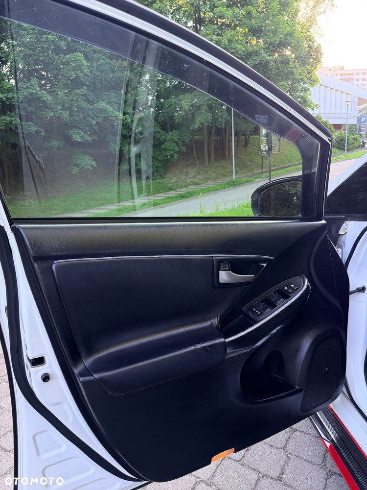 Toyota Prius 1.8 HSD Premium - 18