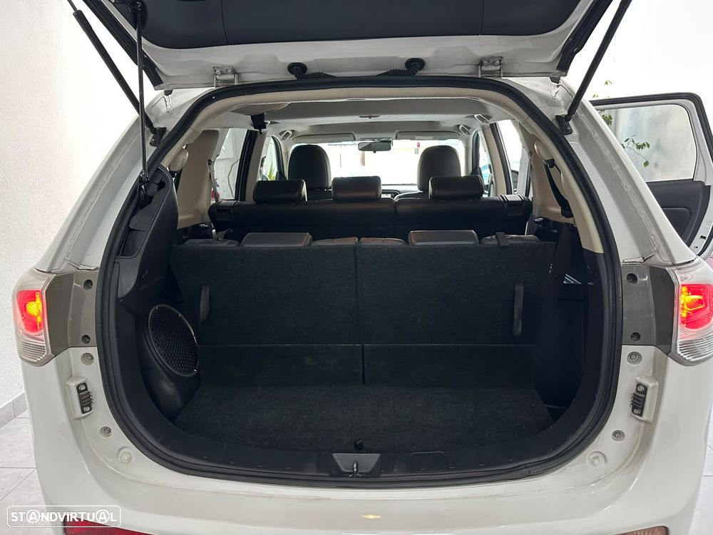 Mitsubishi Outlander 2.2 DI-D 4WD Auto Instyle - 30