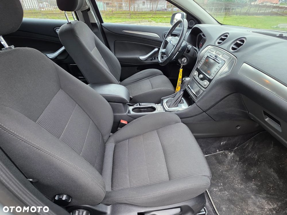 Ford Mondeo 2.3 Ghia - 25