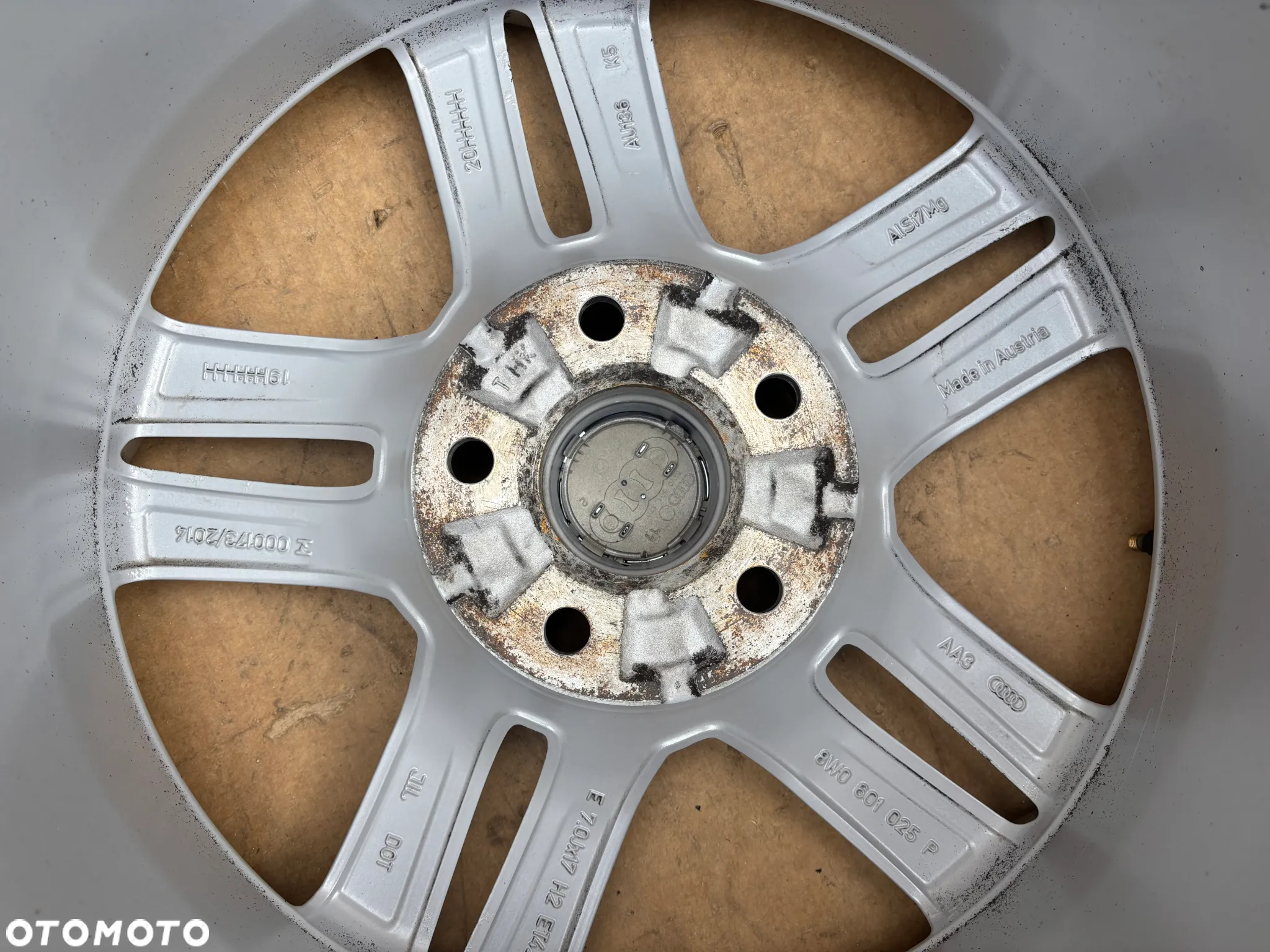 Felga Aluminiowa Audi A4 B9 8W0601025P 7J 17 ET42 5x112 - 2