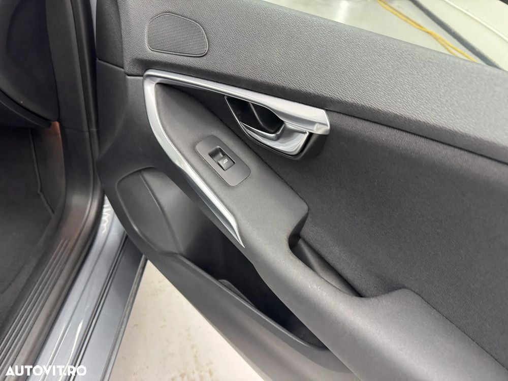 Volvo V40 D2 Geartronic Momentum - 21