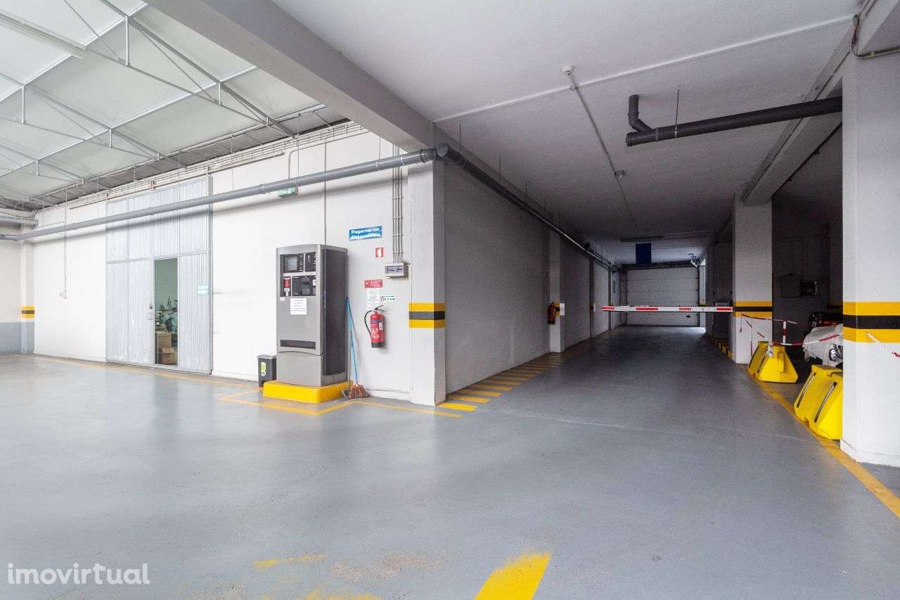 Excelente espaço Armazém Comércio, Serviços, Indústria ao centro Porto - Grande imagem: 3/24