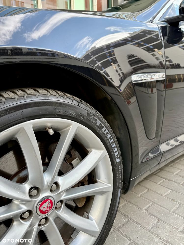 Jaguar XF 35t AWD Portfolio - 16