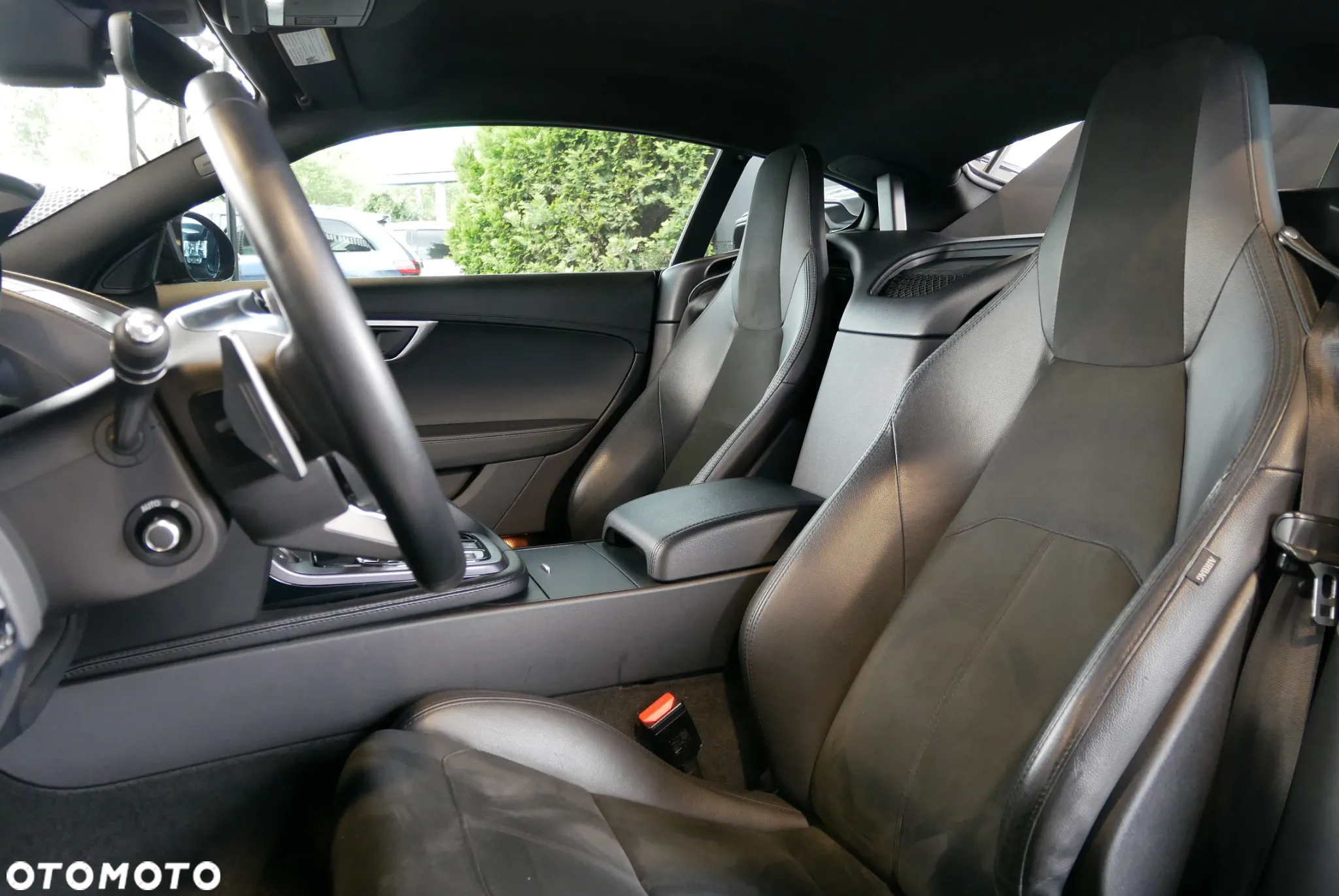 Jaguar F-Type Coupe 2.0 - 10