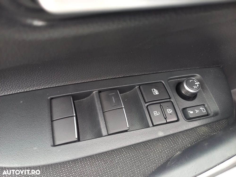 Toyota Corolla 1.8 HSD Business - 10